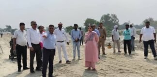 बाढ़ सुरक्षा कार्यों का डीएम ने किया निरीक्षण, जून से पहले सभी परियोजनाएं पूरी करने के निर्देश घाघरा तटबंधों और बाढ़ चौकियों का लिया जायजा, अधिकारियों को तैयारियां दुरुस्त रखने के निर्देश
