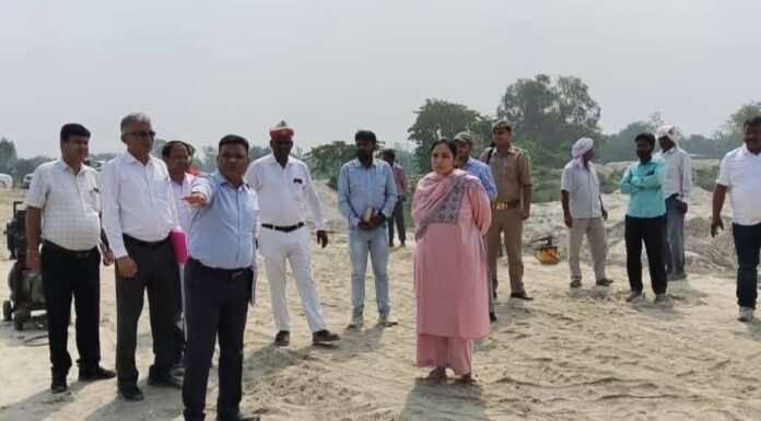बाढ़ सुरक्षा कार्यों का डीएम ने किया निरीक्षण, जून से पहले सभी परियोजनाएं पूरी करने के निर्देश घाघरा तटबंधों और बाढ़ चौकियों का लिया जायजा, अधिकारियों को तैयारियां दुरुस्त रखने के निर्देश
