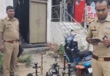 रेस्टोरेंट की आड़ में चल रहा था अवैध हुक्का बार, संचालक समेत तीन गिरफ्तार भारी मात्रा में फ्लेवर्ड तंबाकू उत्पाद और हुक्का सामग्री बरामद, कोतवाली पुलिस की कार्रवाई