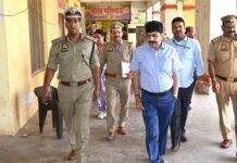 आरक्षी भर्ती परीक्षा केंद्रों का मंडलायुक्त व डीआईजी ने किया निरीक्षण