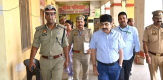 आरक्षी भर्ती परीक्षा केंद्रों का मंडलायुक्त व डीआईजी ने किया निरीक्षण