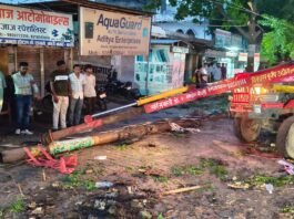 आंधी का कहर: कंपनी बाग से गांधीनगर तक तबाही, पेड़-पोल और होर्डिंग गिरे, प्रशासन की तत्परता से टला बड़ा हादसा