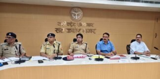 मोहर्रम को लेकर प्रशासन अलर्ट: डीएम की अध्यक्षता में पीस कमेटी की बैठक, शांति और सौहार्द बनाए रखने की अपील अफवाह फैलाने वालों और माहौल बिगाड़ने की कोशिश करने वालों पर होगी सख्त कार्रवाई : एसपी
