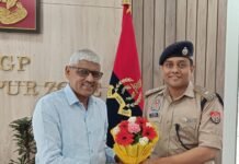 गोरखपुर के एडीजी मुथा अशोक जैन बने डीजी, पुलिस अधिकारियों ने दी बधाई पदोन्नति की घोषणा के बाद एडीजी कार्यालय में शुभकामनाओं का लगा तांता
