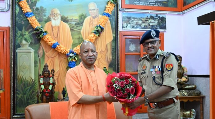 डीजी बनने के बाद अशोक मुथा जैन ने मुख्यमंत्री योगी से की शिष्टाचार भेंट गोरखनाथ मंदिर पहुंचकर लिया आशीर्वाद, बेहतर पुलिसिंग और कानून-व्यवस्था को लेकर जताई प्रतिबद्धता