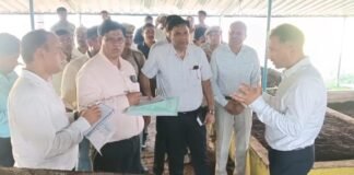 मधवलिया गोसदन को मॉडल बनाने की तैयारी, डीएम ने दिए आत्मनिर्भरता के निर्देश गोबर गैस, वर्मी कंपोस्ट, गोकाष्ठ और आयवर्धक गतिविधियों को बढ़ावा देने पर जोर