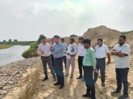 मानसून से पहले अलर्ट मोड में प्रशासन, अराजी सुबाइन तटबंध का डीएम ने किया निरीक्षण