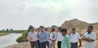 मानसून से पहले अलर्ट मोड में प्रशासन, अराजी सुबाइन तटबंध का डीएम ने किया निरीक्षण