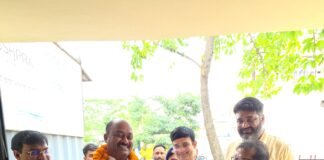 रैन बसेरे का उद्घाटन, जिला अस्पताल में मरीजों और परिजनों को मिलेगी राहत जिला पंचायत अध्यक्ष बलिराम यादव ने फीता काटकर किया उद्घाटन, पौधारोपण कर दिया पर्यावरण संरक्षण का संदेश