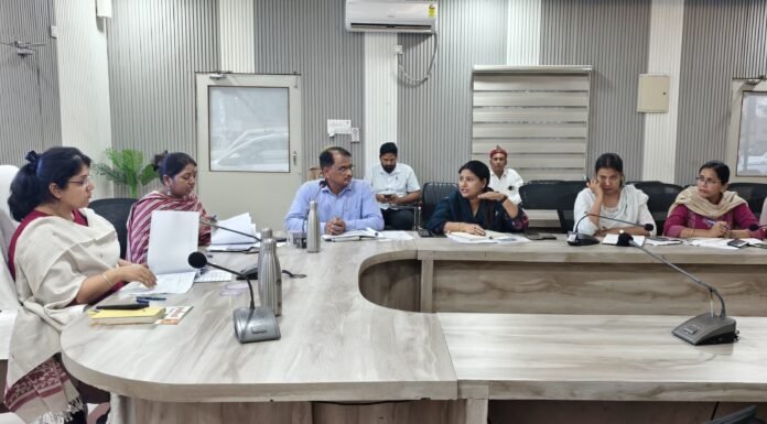 पीएम आवास योजना में लापरवाही पर होगी सख्त कार्रवाई, पात्र का नाम नहीं कटना चाहिए: डीएम 30 जून तक ग्राम सभाओं में स्थायी पात्रता सूची को अंतिम रूप देने के निर्देश