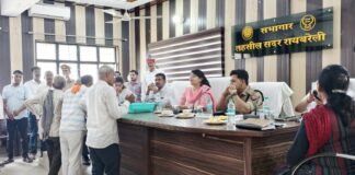 सम्पूर्ण समाधान दिवस में डीएम-एसपी ने सुनीं जन समस्याएं, एक सप्ताह में निस्तारण के निर्देश तहसील सदर में 87 शिकायतें पहुंचीं, सात मामलों का मौके पर समाधान