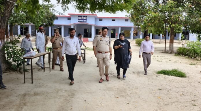 डीएम-एसपी ने परीक्षा केंद्रों का किया औचक निरीक्षण, नकल विहीन एवं शांतिपूर्ण परीक्षा पर सख्ती