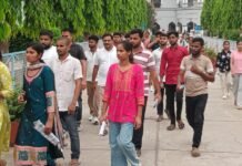 पुलिस आरक्षी भर्ती परीक्षा शुरू, पहले दिन 28,237 अभ्यर्थी हुए शामिल 38,928 में से 10,691 परीक्षार्थी रहे अनुपस्थित, तीन दिनों में 1.16 लाख से अधिक अभ्यर्थी देंगे परीक्षा