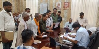 जनसुनवाई में डीएम ने सुनीं समस्याएं, त्वरित निस्तारण के दिए निर्देश फरियादियों की शिकायतों पर गंभीर हुए जिलाधिकारी, अधिकारियों को तय समय में कार्रवाई के आदेश