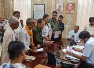 जनसुनवाई में डीएम ने सुनीं समस्याएं, त्वरित निस्तारण के दिए निर्देश फरियादियों की शिकायतों पर गंभीर हुए जिलाधिकारी, अधिकारियों को तय समय में कार्रवाई के आदेश