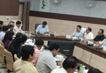 डीएलआरसी/डीसीसी बैठक में डीएम सख्त, बैंकर्स को लक्ष्य पूर्ति के दिए निर्देश युवाओं को स्वरोजगार योजनाओं से जोड़ने पर जोर, लंबित आवेदनों के शीघ्र निस्तारण का आदेश