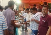 बड़े मंगल पर यूपी ट्रक संचालक संगठन ने किया विशाल भंडारा हजारों श्रद्धालुओं ने ग्रहण किया प्रसाद, एडीजी जोन के स्टाफ अफसर ने किया शुभारंभ