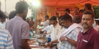 बड़े मंगल पर यूपी ट्रक संचालक संगठन ने किया विशाल भंडारा हजारों श्रद्धालुओं ने ग्रहण किया प्रसाद, एडीजी जोन के स्टाफ अफसर ने किया शुभारंभ