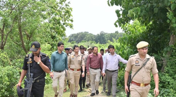 महराजगंज में बाढ़ तैयारियों की समीक्षा, भारत-नेपाल सीमा तक पहुंचे डीएम-एसपी संवेदनशील क्षेत्रों का स्थलीय निरीक्षण, राहत-बचाव व्यवस्थाओं को दुरुस्त रखने के निर्देश