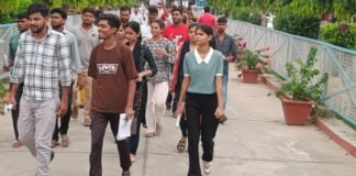 पुलिस आरक्षी भर्ती परीक्षा: तीन दिनों में 30,963 अभ्यर्थी रहे अनुपस्थित 44 केंद्रों पर कड़ी सुरक्षा के बीच शांतिपूर्ण ढंग से संपन्न हुई परीक्षा, 85,821 अभ्यर्थियों ने दी परीक्षा