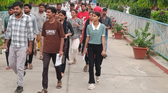 पुलिस आरक्षी भर्ती परीक्षा: तीन दिनों में 30,963 अभ्यर्थी रहे अनुपस्थित 44 केंद्रों पर कड़ी सुरक्षा के बीच शांतिपूर्ण ढंग से संपन्न हुई परीक्षा, 85,821 अभ्यर्थियों ने दी परीक्षा