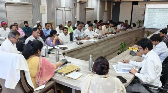 आईजीआरएस शिकायतों के गुणवत्तापूर्ण निस्तारण पर डीएम सख्त, लापरवाही पर कार्रवाई की चेतावनी