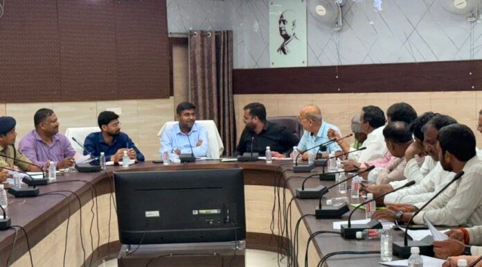 डीएम दीपक मीणा ने व्यापार बंधुओं के साथ की अहम बैठक, यातायात-स्वच्छता-अतिक्रमण पर सख्ती