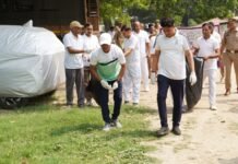 रिजर्व पुलिस लाइन में स्वच्छता का महाअभियान, वरिष्ठ अधिकारियों ने खुद संभाली कमान डीजी/एडीजी, आईजी और एसएसपी ने झाड़ू उठाकर दिया संदेश, स्वच्छता को बताया प्राथमिक जिम्मेदारी