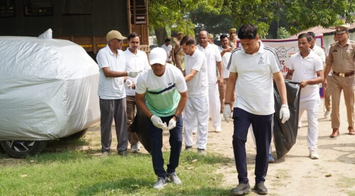रिजर्व पुलिस लाइन में स्वच्छता का महाअभियान, वरिष्ठ अधिकारियों ने खुद संभाली कमान डीजी/एडीजी, आईजी और एसएसपी ने झाड़ू उठाकर दिया संदेश, स्वच्छता को बताया प्राथमिक जिम्मेदारी