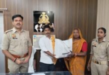 ईमानदारी की मिसाल बना ऑटो चालक, जेवरात से भरा बैग लौटाकर जीता दिल पुलिस की सक्रियता से महिला को सुरक्षित मिला सामान, चालक की सराहना कर जताया आभार