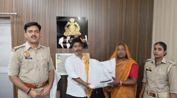 ईमानदारी की मिसाल बना ऑटो चालक, जेवरात से भरा बैग लौटाकर जीता दिल पुलिस की सक्रियता से महिला को सुरक्षित मिला सामान, चालक की सराहना कर जताया आभार