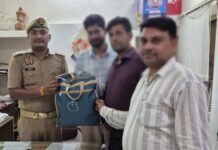पुलिस की तत्परता से यात्री को मिला खोया बैग ऑटो में छूटा सामान सीसीटीवी की मदद से बरामद, यात्री ने जताया आभार