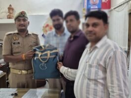 पुलिस की तत्परता से यात्री को मिला खोया बैग ऑटो में छूटा सामान सीसीटीवी की मदद से बरामद, यात्री ने जताया आभार