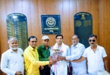 शांति और सौहार्द के साथ संपन्न हुआ मोहर्रम जुलूस, प्रशासनिक व्यवस्था की हुई सराहना इमामबाड़ा मुतवल्लियान कमेटी ने अपर नगर मजिस्ट्रेट को किया सम्मानित