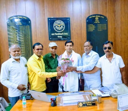 शांति और सौहार्द के साथ संपन्न हुआ मोहर्रम जुलूस, प्रशासनिक व्यवस्था की हुई सराहना इमामबाड़ा मुतवल्लियान कमेटी ने अपर नगर मजिस्ट्रेट को किया सम्मानित