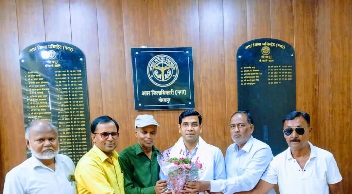 शांति और सौहार्द के साथ संपन्न हुआ मोहर्रम जुलूस, प्रशासनिक व्यवस्था की हुई सराहना इमामबाड़ा मुतवल्लियान कमेटी ने अपर नगर मजिस्ट्रेट को किया सम्मानित