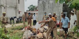 100 आबकारी मुकदमों की 929 लीटर अवैध शराब नष्ट न्यायालय के आदेश पर परसामलिक थाने में हुई कार्रवाई, वीडियोग्राफी भी कराई गई
