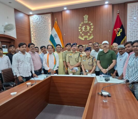 व्यापारियों की सुरक्षा और यातायात व्यवस्था पर पुलिस-व्यापारी संवाद समस्याओं के समाधान को लेकर अधिकारियों ने दिया त्वरित कार्रवाई का भरोसा