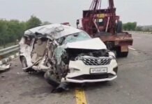 वृंदावन दर्शन को निकला परिवार कभी लौटकर नहीं आया, एक्सप्रेसवे हादसे में पांच की मौत आगरा-लखनऊ एक्सप्रेसवे पर भीषण हादसा, संतकबीरनगर के एक ही परिवार की खुशियां उजड़ीं
