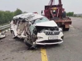 वृंदावन दर्शन को निकला परिवार कभी लौटकर नहीं आया, एक्सप्रेसवे हादसे में पांच की मौत आगरा-लखनऊ एक्सप्रेसवे पर भीषण हादसा, संतकबीरनगर के एक ही परिवार की खुशियां उजड़ीं