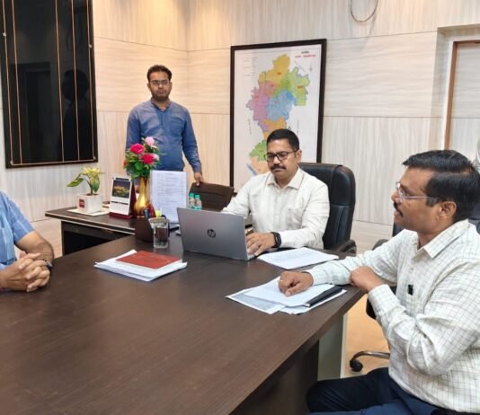 डीएम की अध्यक्षता में उर्वरक समिति की बैठक सम्पन्न, पर्याप्त उपलब्धता के बीच समयबद्ध वितरण के निर्देश