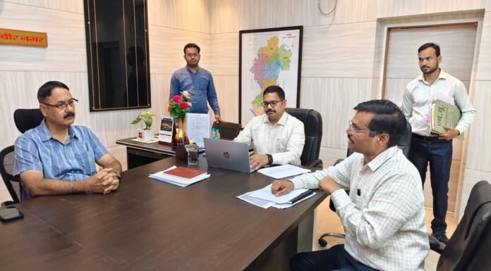 डीएम की अध्यक्षता में उर्वरक समिति की बैठक सम्पन्न, पर्याप्त उपलब्धता के बीच समयबद्ध वितरण के निर्देश