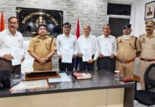 प्रभावी पैरवी का सम्मान: अपराधियों को सजा दिलाने वाले अभियोजन अधिकारियों को एसपी ने किया सम्मानित कहा— न्याय दिलाने में अभियोजन अधिकारियों की भूमिका अत्यंत महत्वपूर्ण, उत्कृष्ट कार्य पर दिए प्रशस्ति पत्र