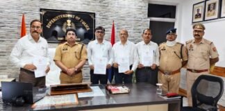 प्रभावी पैरवी का सम्मान: अपराधियों को सजा दिलाने वाले अभियोजन अधिकारियों को एसपी ने किया सम्मानित कहा— न्याय दिलाने में अभियोजन अधिकारियों की भूमिका अत्यंत महत्वपूर्ण, उत्कृष्ट कार्य पर दिए प्रशस्ति पत्र
