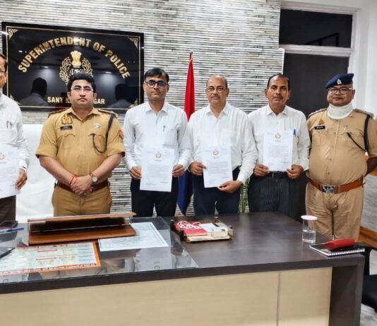 प्रभावी पैरवी का सम्मान: अपराधियों को सजा दिलाने वाले अभियोजन अधिकारियों को एसपी ने किया सम्मानित कहा— न्याय दिलाने में अभियोजन अधिकारियों की भूमिका अत्यंत महत्वपूर्ण, उत्कृष्ट कार्य पर दिए प्रशस्ति पत्र