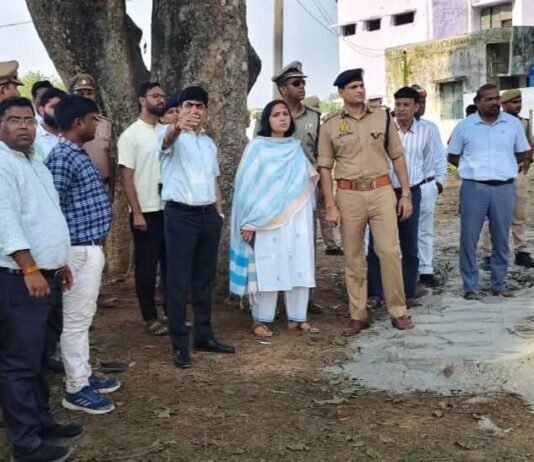 सीएम योगी के प्रस्तावित बस्ती दौरे की तैयारियां तेज: मंडलायुक्त, डीआईजी, डीएम और एसपी ने कार्यक्रम स्थल का लिया जायजा सुरक्षा, यातायात और व्यवस्थाओं की समीक्षा, लापरवाही पर सख्त कार्रवाई की चेतावनी