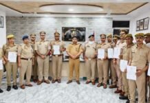 जनशिकायतों के त्वरित निस्तारण पर उत्कृष्ट पुलिसकर्मी सम्मानित, एसपी संदीप कुमार मीना ने दिए प्रशस्ति पत्र व नकद पुरस्कार