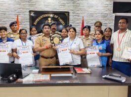 खेल मैदान में चमके पुलिस के सितारे, एसपी ने आठ खिलाड़ियों को किया सम्मानित