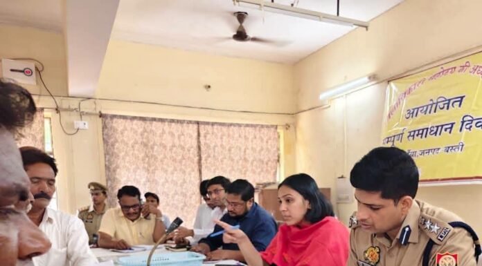 तहसील संपूर्ण समाधान दिवस में डीएम ने सुनीं 141 फरियादें मौके पर 19 शिकायतों का निस्तारण, अधिकारियों को दिए समयबद्ध कार्रवाई के निर्देश