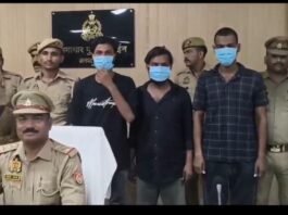 पुलिस पर फायरिंग करने वाले तीन बदमाश गिरफ्तार, तमंचे-बम बरामद